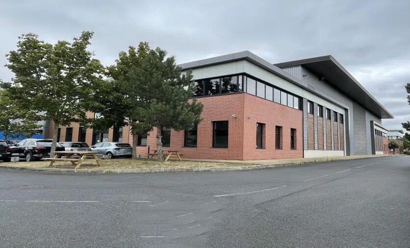 Industrial in Villeneuve-la-Garenne to rent Building Photo- Image 1 of 20