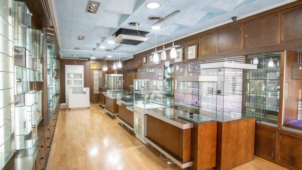 Retail in Elda, Alicante to rent - Building Photo - Image 2 of 8