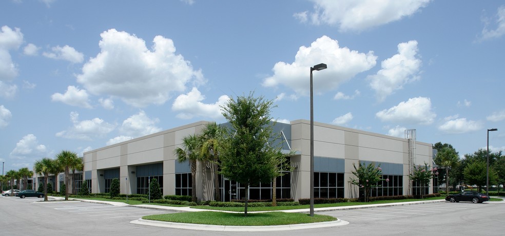 2405 Commerce Park Dr, Orlando, FL for rent - Building Photo - Image 1 of 3