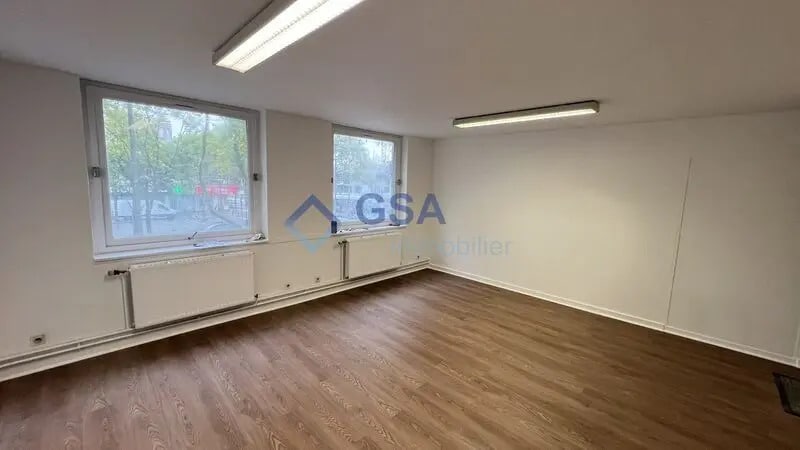 Location Bureaux 167 m² - Photo 1