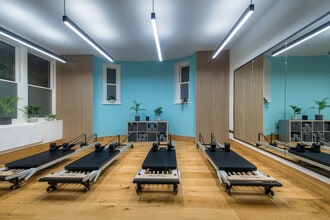 42 Harley St, London to rent Interior Photo- Image 1 of 4