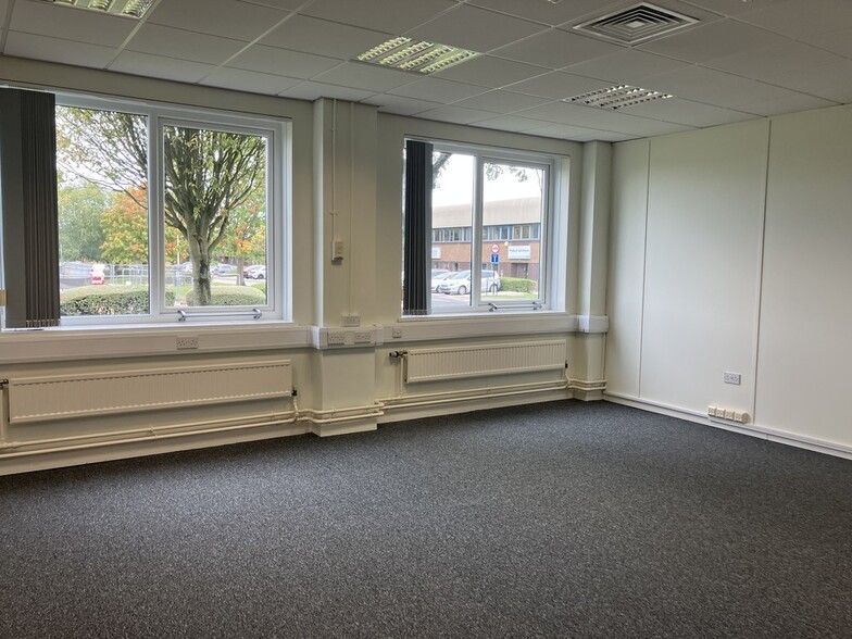 Avro Way, Manchester to rent - Building Photo - Image 2 of 11