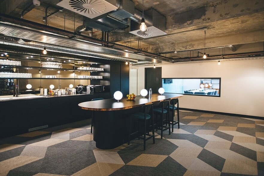 256-260 Old St, London to rent - Building Photo - Image 3 of 15