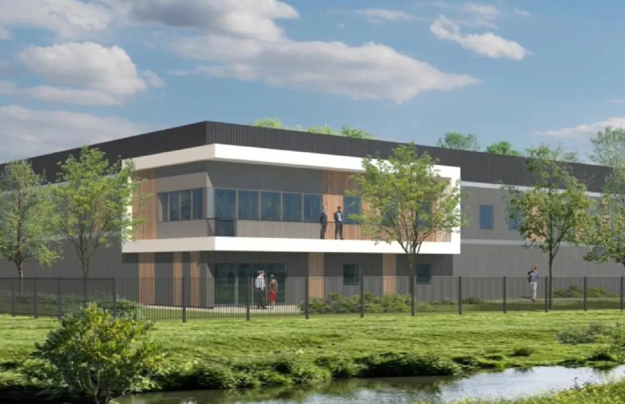 Light Industrial in Persan for sale Building Photo- Image 1 of 12