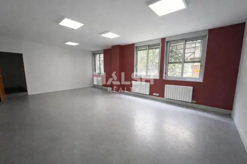 Light Industrial in Villeurbanne to rent - Building Photo - Image 2 of 5
