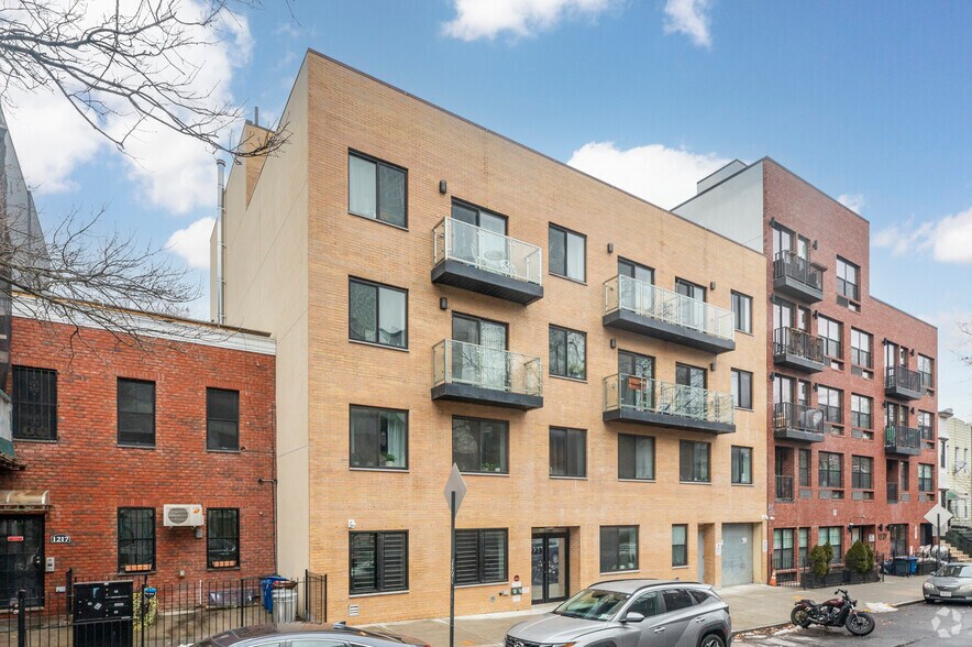 1223 Putnam Ave, Brooklyn, NY for sale - Primary Photo - Image 1 of 1