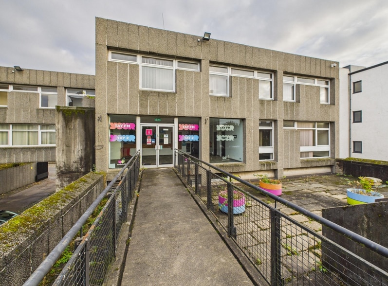 6 North Isla St, Dundee to rent - Primary Photo - Image 1 of 2