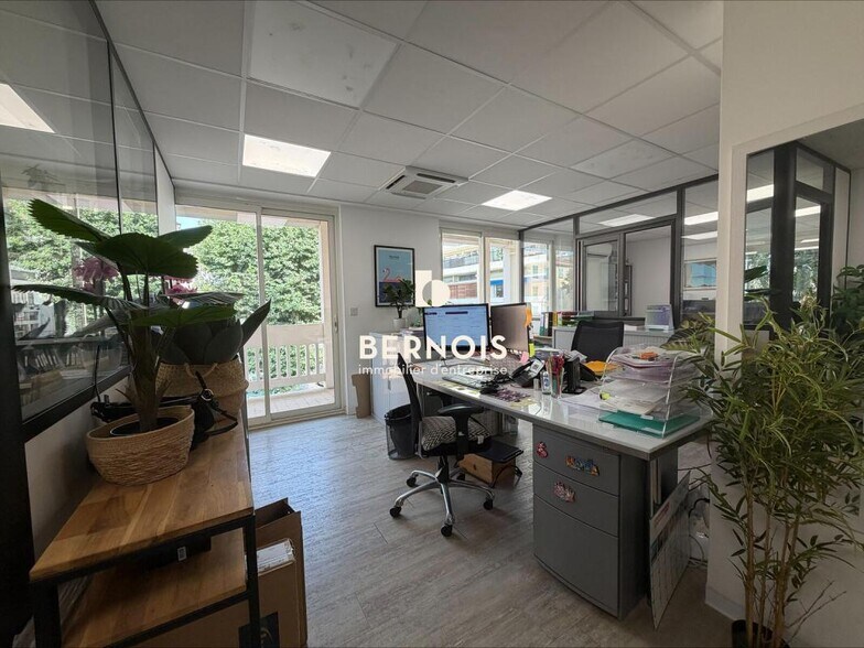 Office in Toulon for sale - Building Photo - Image 2 of 12
