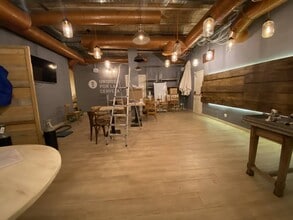 Retail in Barcelona, Barcelona to rent Interior Photo- Image 2 of 13