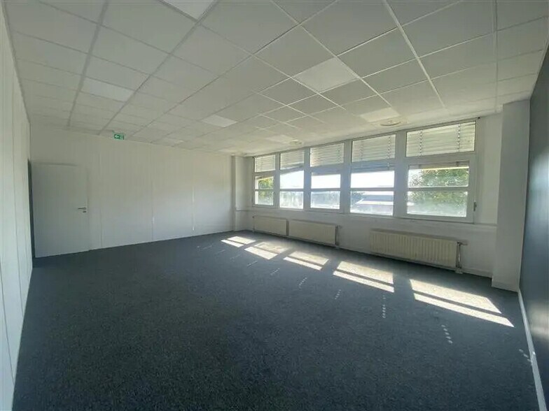 Office in Goussainville to rent - Interior Photo - Image 3 of 9