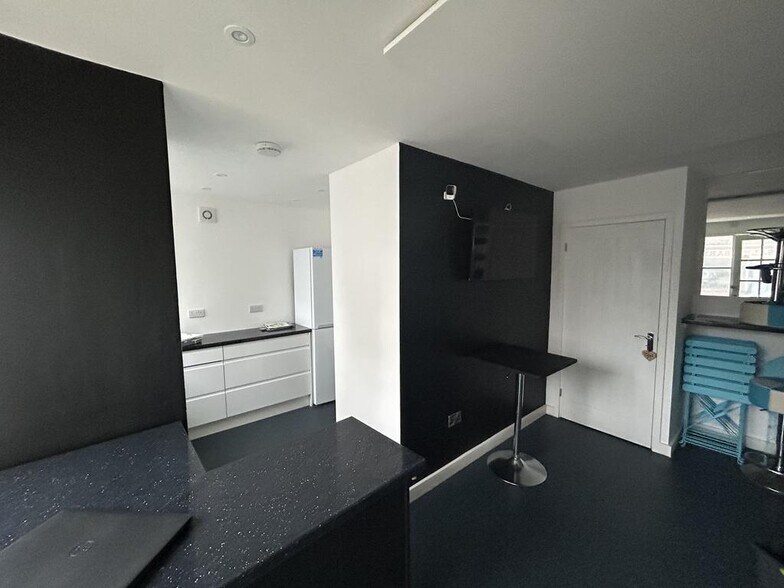 20-20A St. Leonards Rd, Bexhill to rent - Building Photo - Image 3 of 10