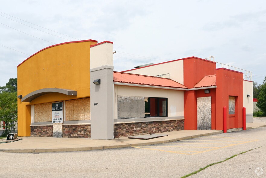 3007 N Main St, Rockford, IL for sale - Primary Photo - Image 1 of 3