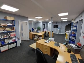 2C Florence Ave, Enfield to rent Interior Photo- Image 2 of 2