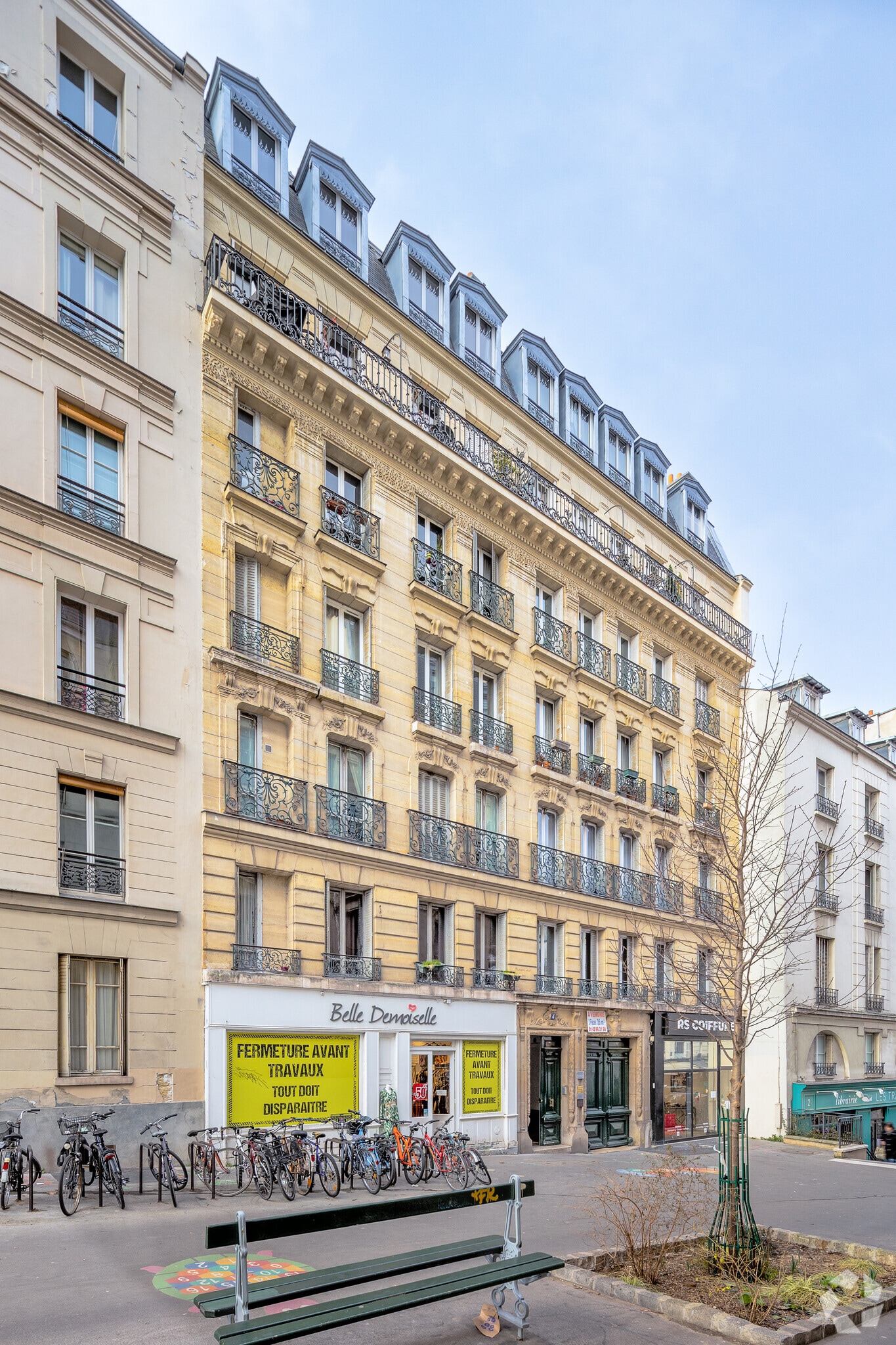 Retail in Paris to rent Primary Photo- Image 1 of 11