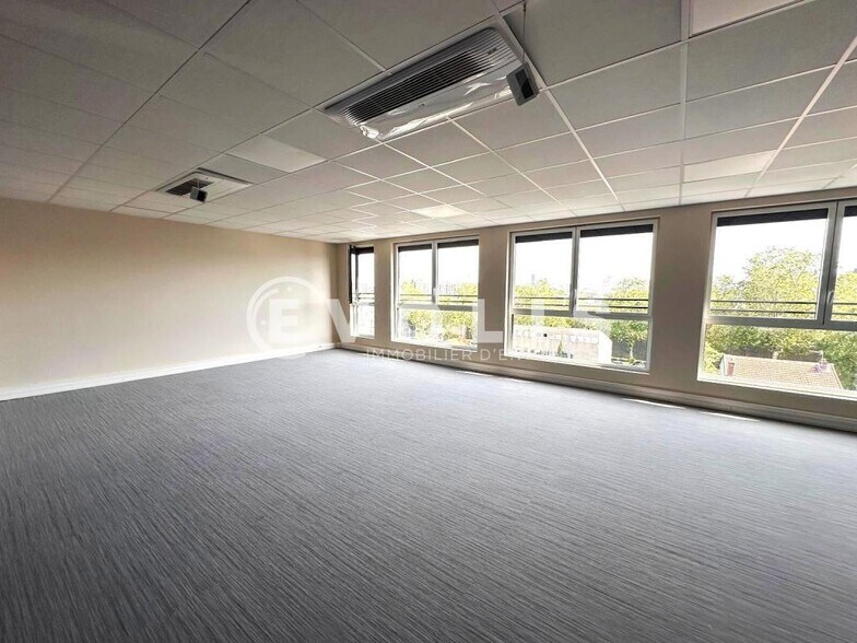 Office in Malakoff to rent - Building Photo - Image 1 of 13