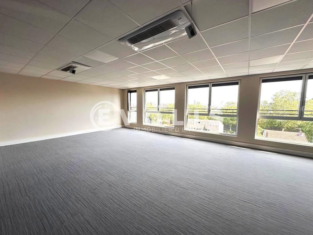 Office in Malakoff to rent Building Photo- Image 1 of 14