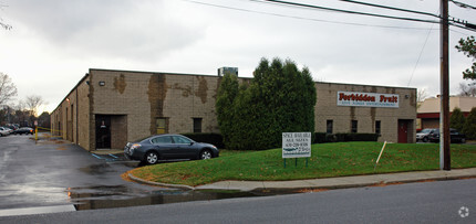 Industrial in Ronkonkoma, NY for sale Primary Photo- Image 1 of 1