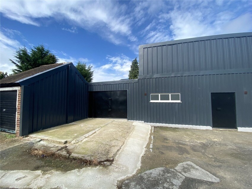 Ash Rd, Harrogate to rent Building Photo- Image 1 of 2