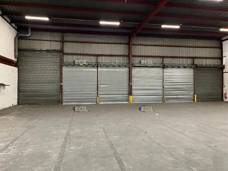 Light Industrial in Villeneuve-la-Garenne to rent - Building Photo - Image 3 of 10