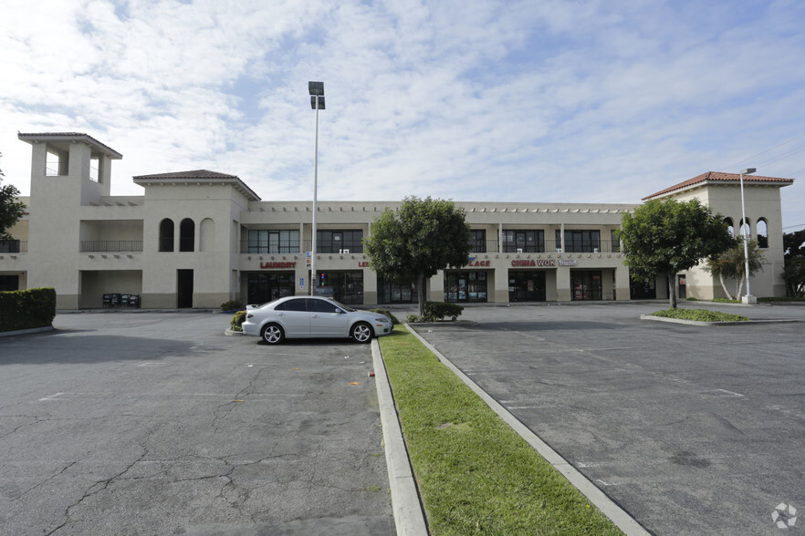 7500-7532 Rosecrans Ave, Paramount, CA for rent - Building Photo - Image 3 of 6