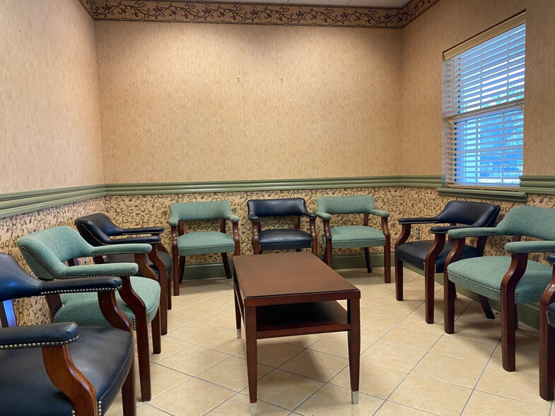 8489-8491 SE 165th Mulberry Ln, The Villages, FL for rent - Lobby - Image 2 of 11