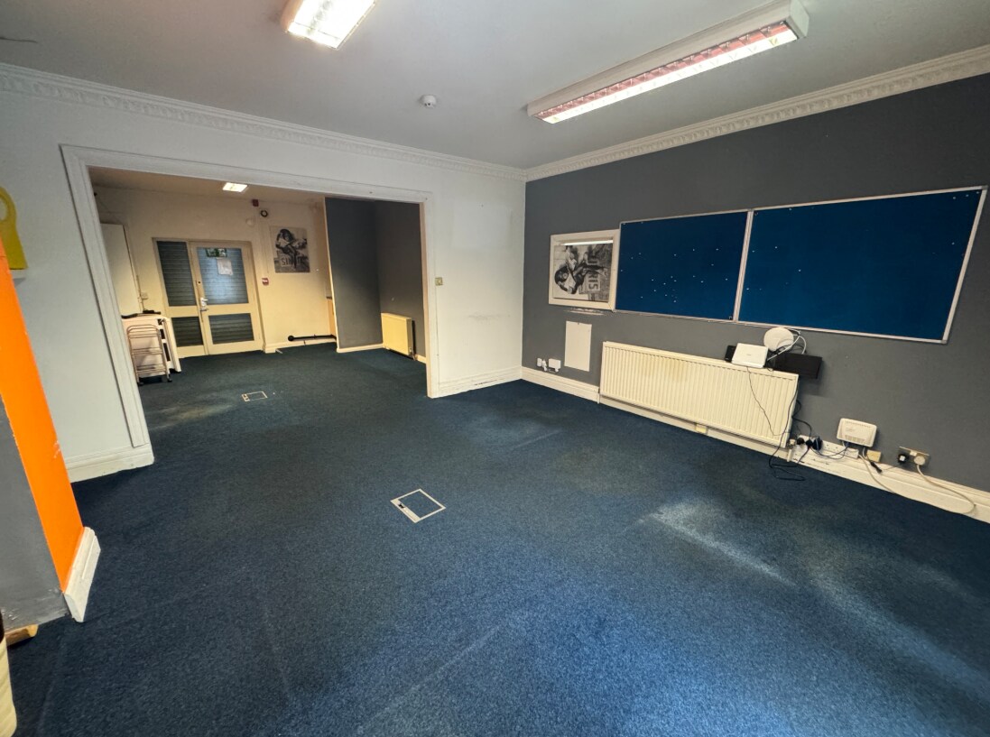 64 Spring Bank, Hull to rent Interior Photo- Image 1 of 5