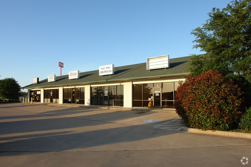 1037 W US Highway 287 Byp, Waxahachie, TX for rent - Building Photo - Image 2 of 4