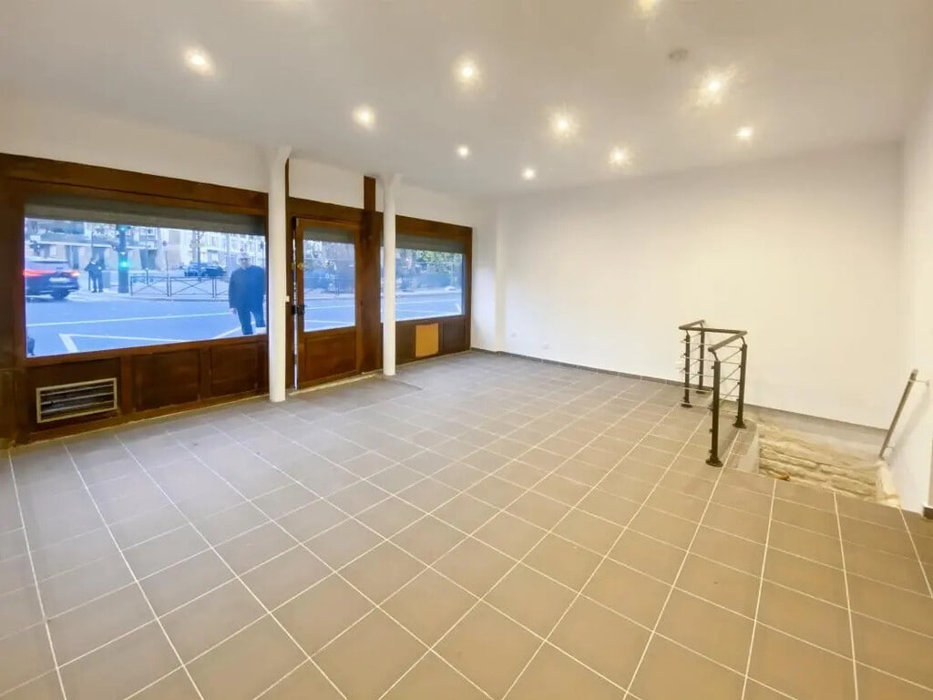 Location Commerce 80 m² - Photo 1