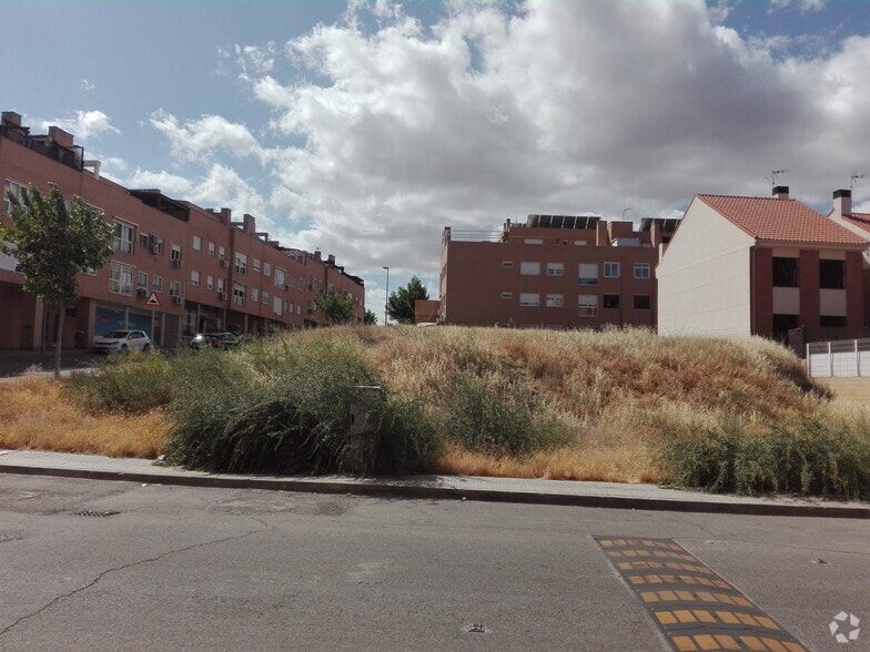Avenida María Moliner, 5, Loeches, Madrid for sale - Building Photo - Image 2 of 2