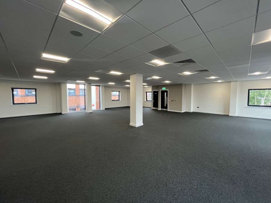 106 University St, Belfast to rent Building Photo- Image 1 of 4