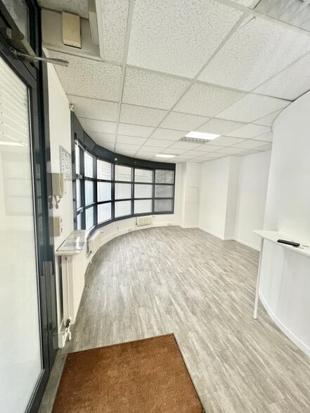 Rue Louis Pasteur, Boulogne-Billancourt to rent - Interior Photo - Image 3 of 7