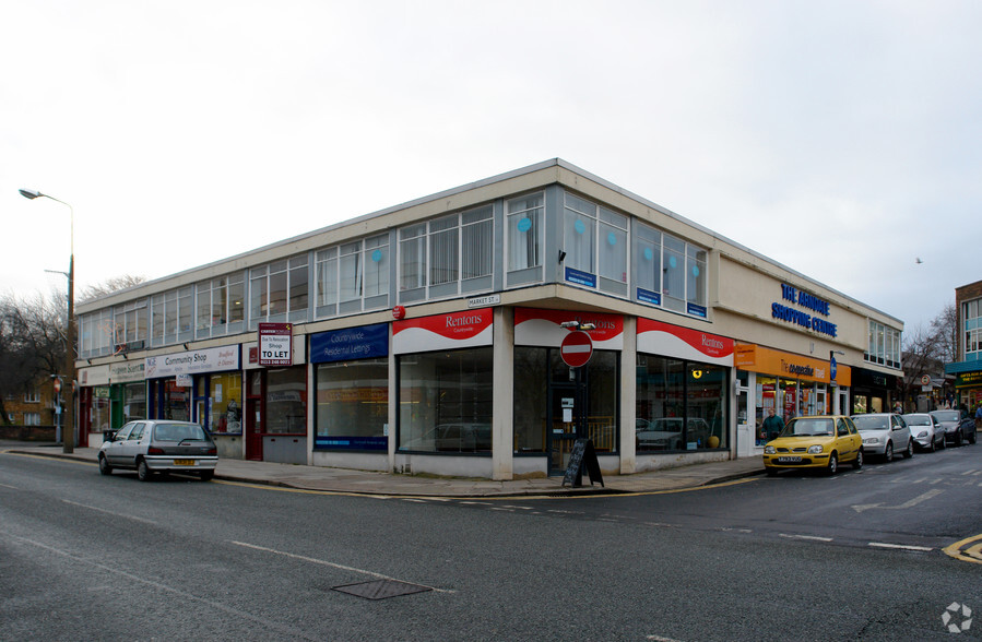 Market Sq, Shipley for rent - Primary Photo - Image 1 of 7