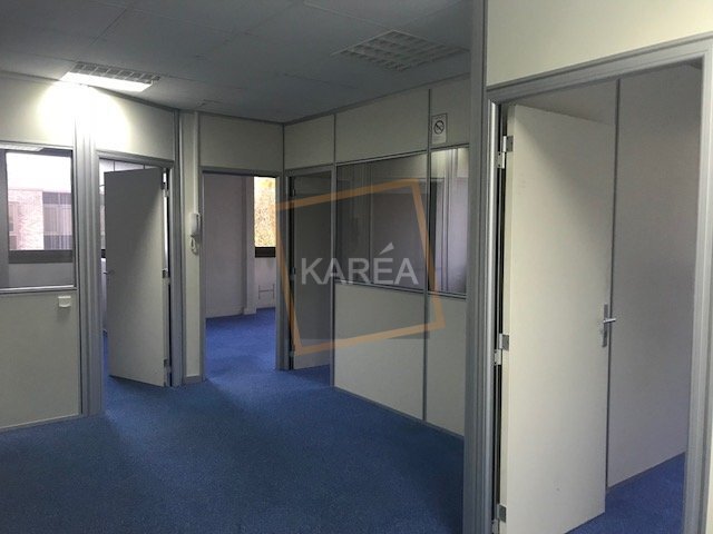 Office in Croissy-Beaubourg to rent - Interior Photo - Image 2 of 5