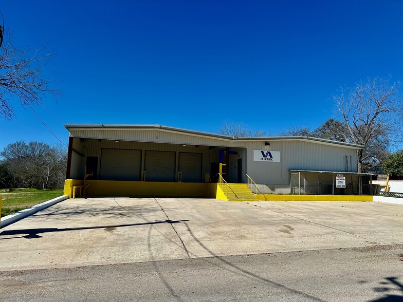 210 Gravel St, Seguin, TX for sale - Building Photo - Image 3 of 48