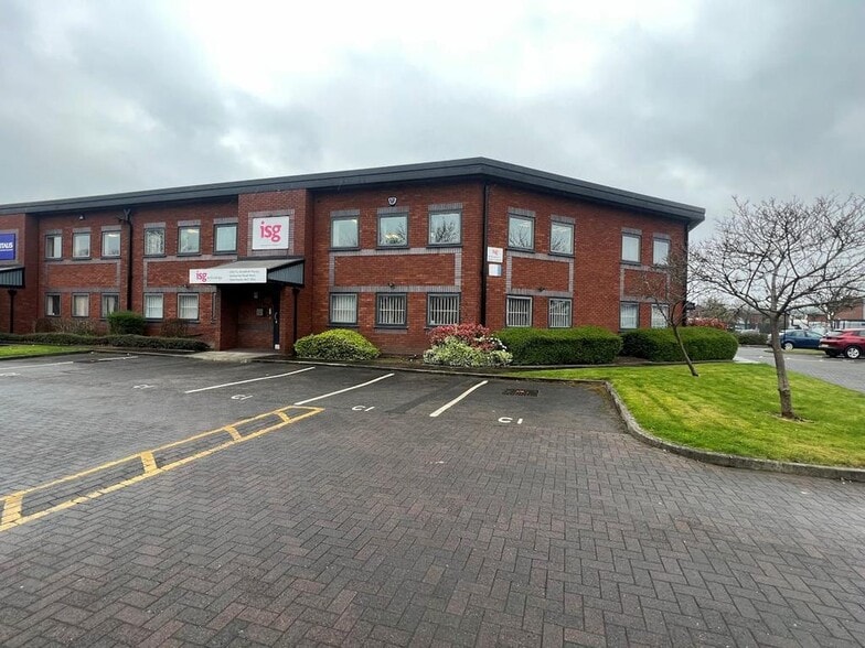 Ashburton Rd W, Manchester to rent - Building Photo - Image 2 of 11