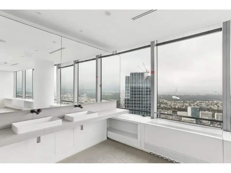 20 Place De La Défense, Puteaux to rent - Interior Photo - Image 2 of 28
