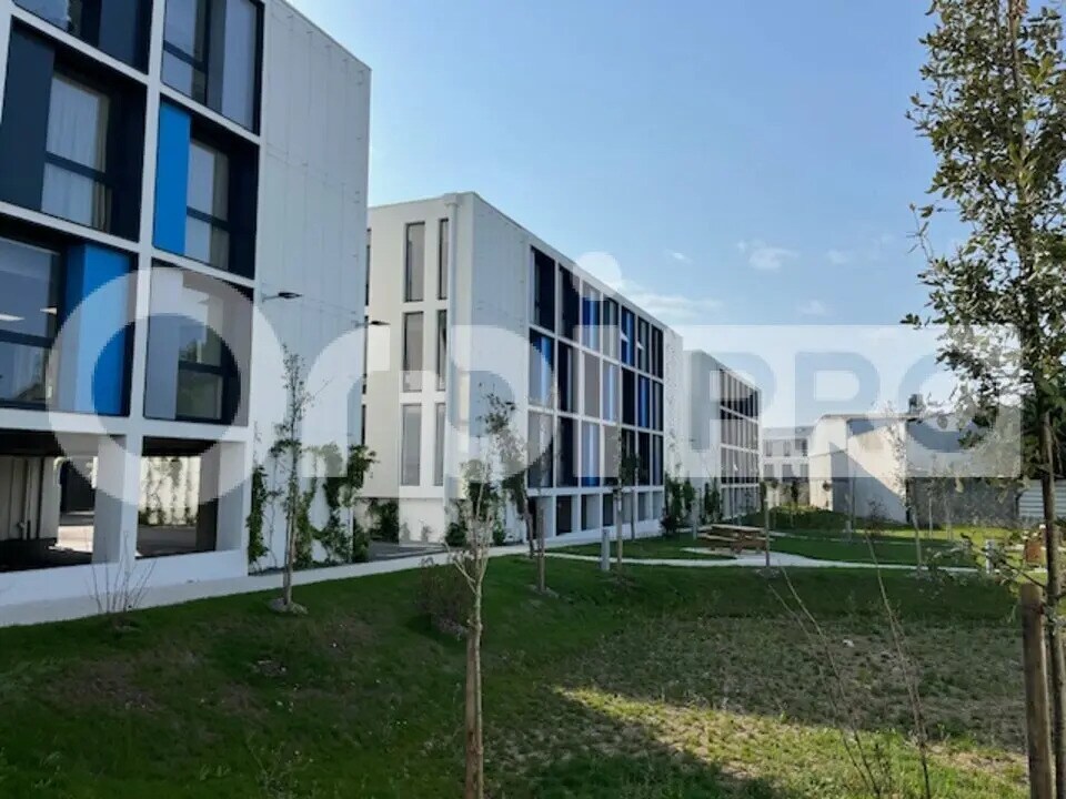 Office in La Rochelle to rent Building Photo- Image 1 of 7