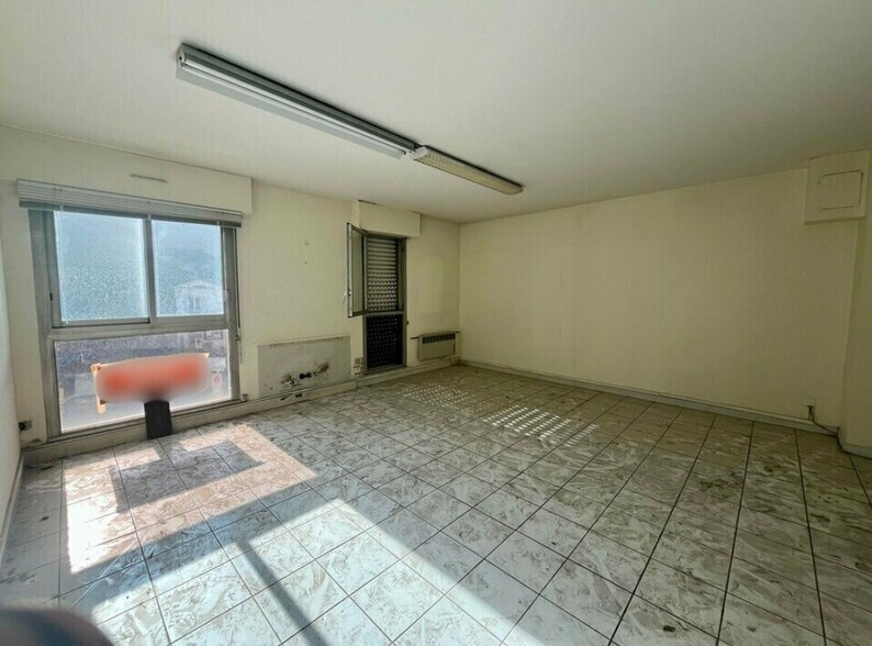 Office in Châteaurenard for sale - Interior Photo - Image 1 of 4
