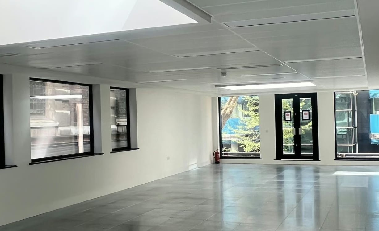 St. Botolph Row, London to rent Interior Photo- Image 1 of 2