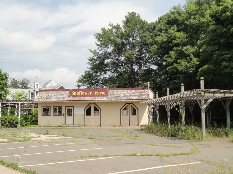 114 E Main St, Plainville, CT for sale - Building Photo - Image 1 of 1