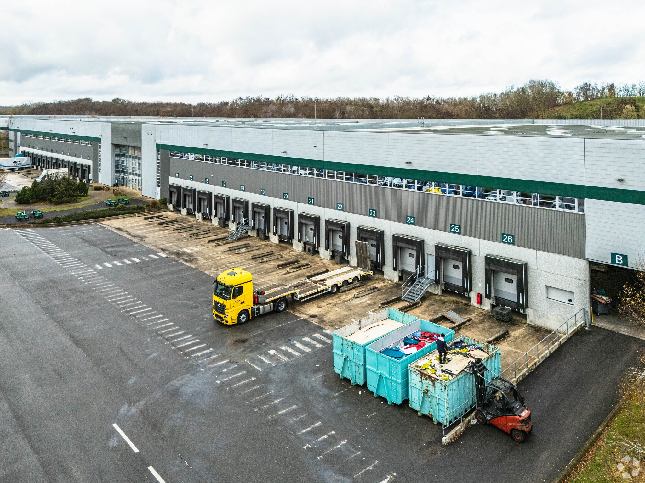 Parc De Chanteloup, Moissy-Cramayel to rent Primary Photo- Image 1 of 2