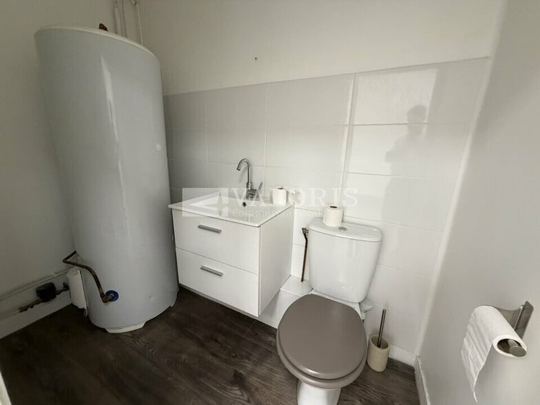 12 Cours Tolstoï, Villeurbanne to rent - Building Photo - Image 3 of 5