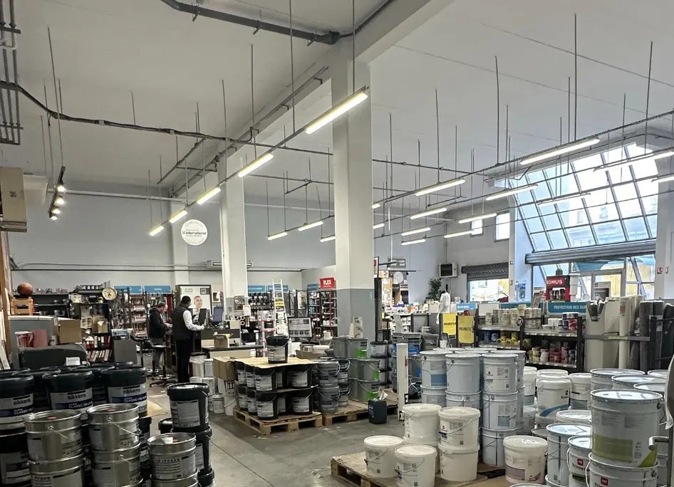 Light Industrial in Aubagne to rent Building Photo- Image 1 of 12