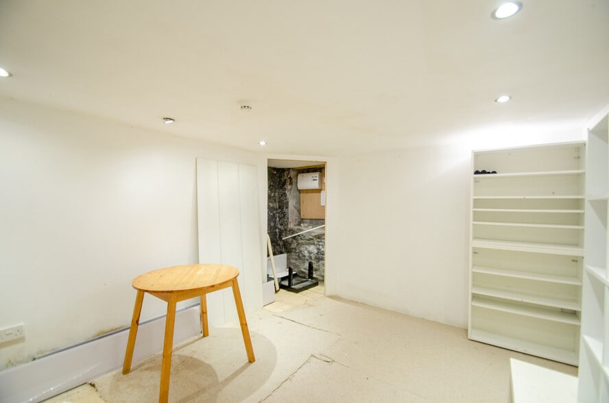 5 Mount Folly, Bodmin for sale - Interior Photo - Image 2 of 13
