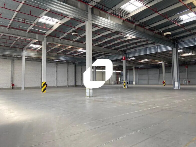 Industrial in Strasbourg to rent - Interior Photo - Image 2 of 9