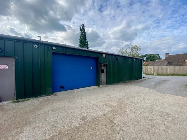 Baughurst Rd, Baughurst to rent Building Photo- Image 1 of 4