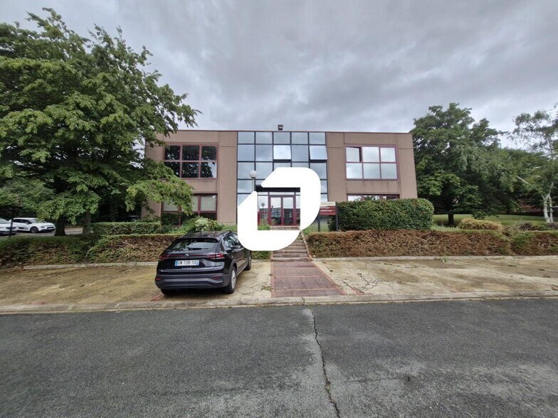 8 Allée Hendrik Lorentz, Champs-sur-Marne to rent - Building Photo - Image 1 of 10