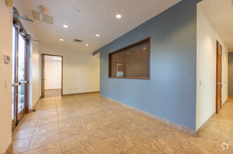 2905 Lake East Dr, Las Vegas, NV for rent Interior Photo- Image 2 of 13