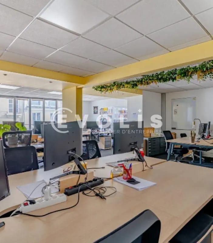 Location Bureaux 120 m² - Photo 1