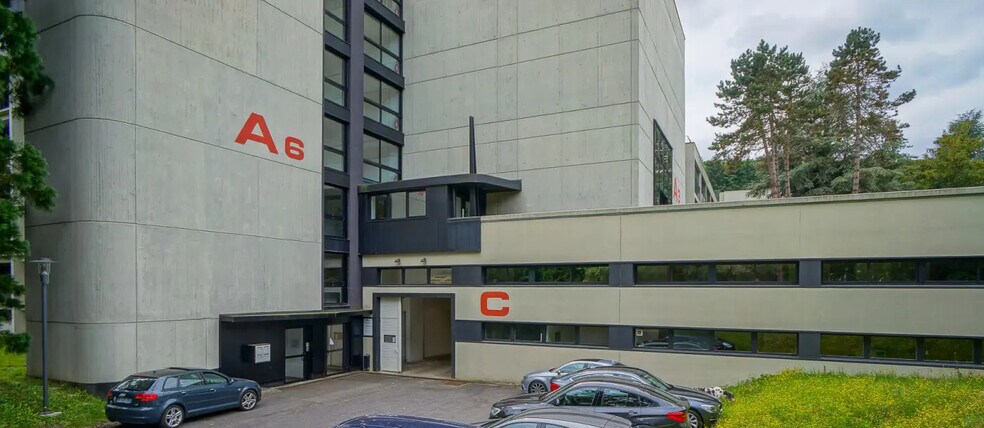 Office in Les Ulis to rent - Building Photo - Image 3 of 5